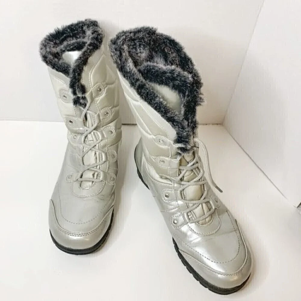 Khombu Silver Metallic Lace Up Nylon Angel Snow Moon Faux Fur Lined Boots